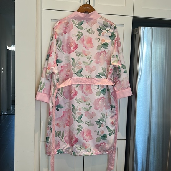 HELLO GORGEOUS Floral Satin Robe Size S - Picture 7 of 12